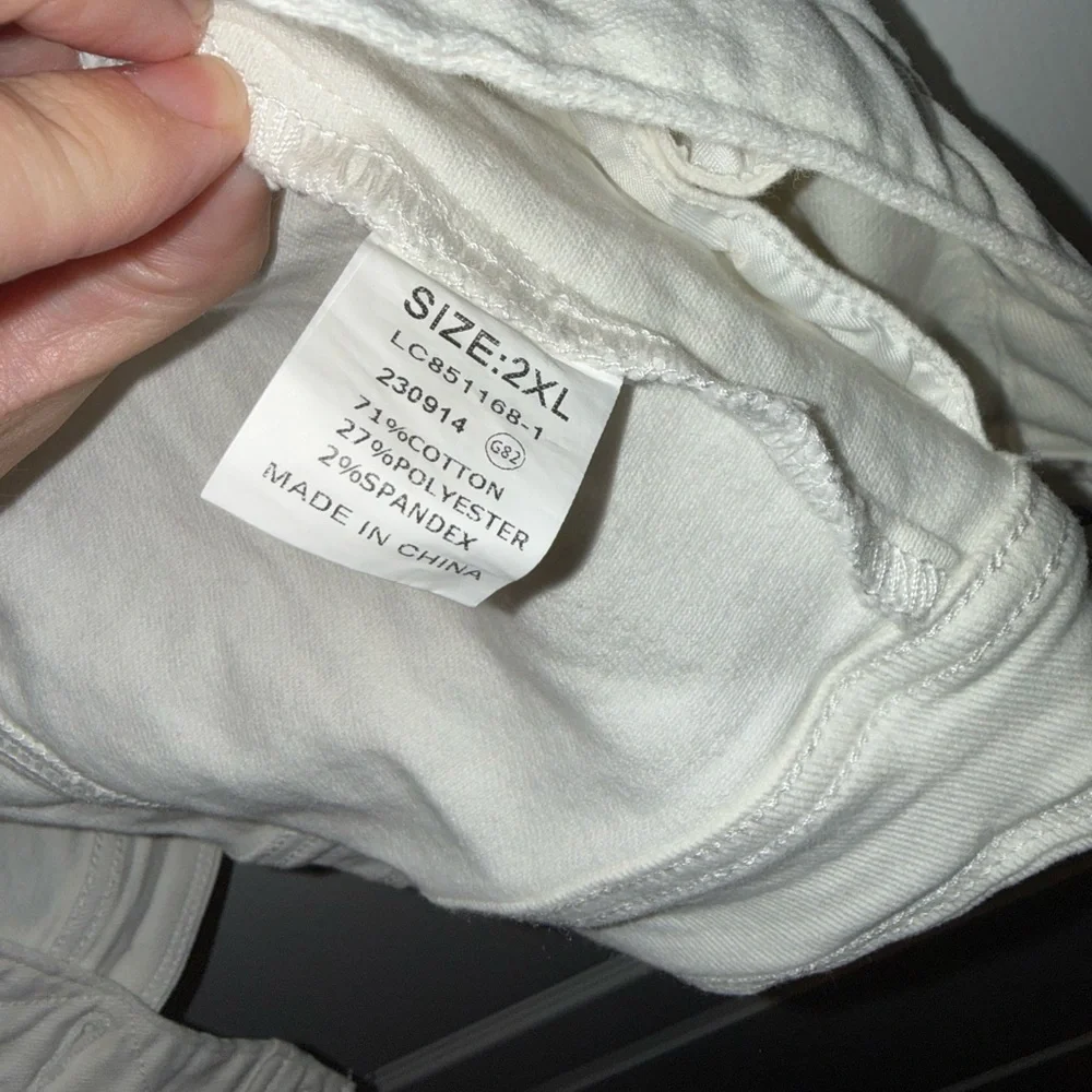 Women’s White Denim Jacket with No Branding - Size XL - Picture 4 of 5